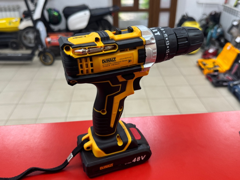Шуруповерт Dewalt Не указана