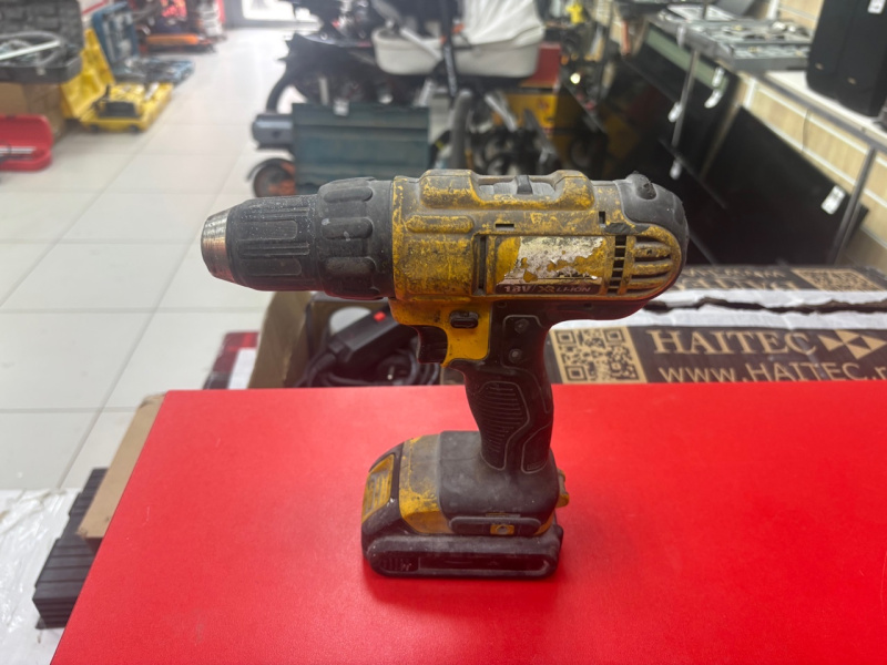 Шуруповерт Dewalt DCD 771-ks