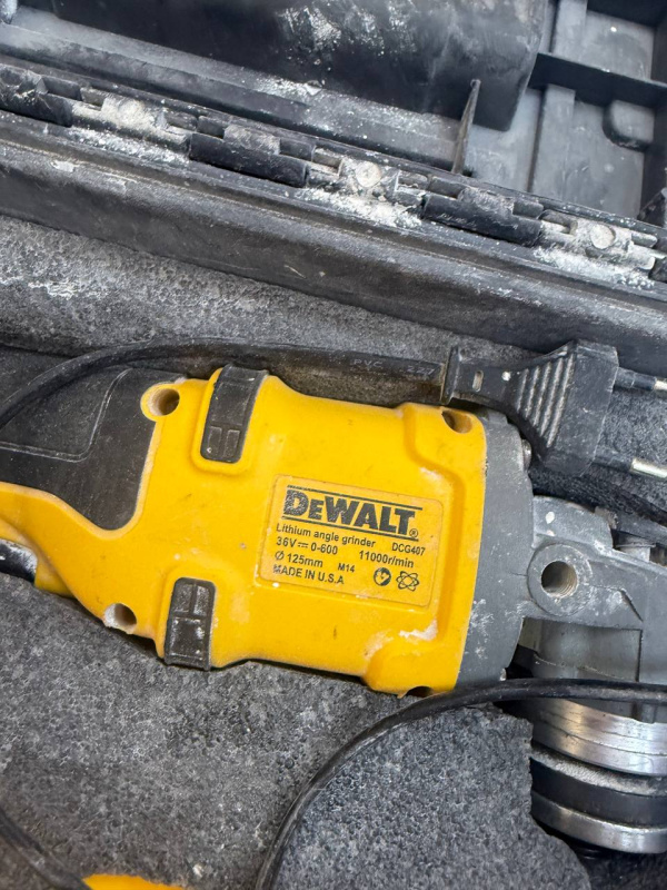 Шлифмашинка Dewalt DW4075